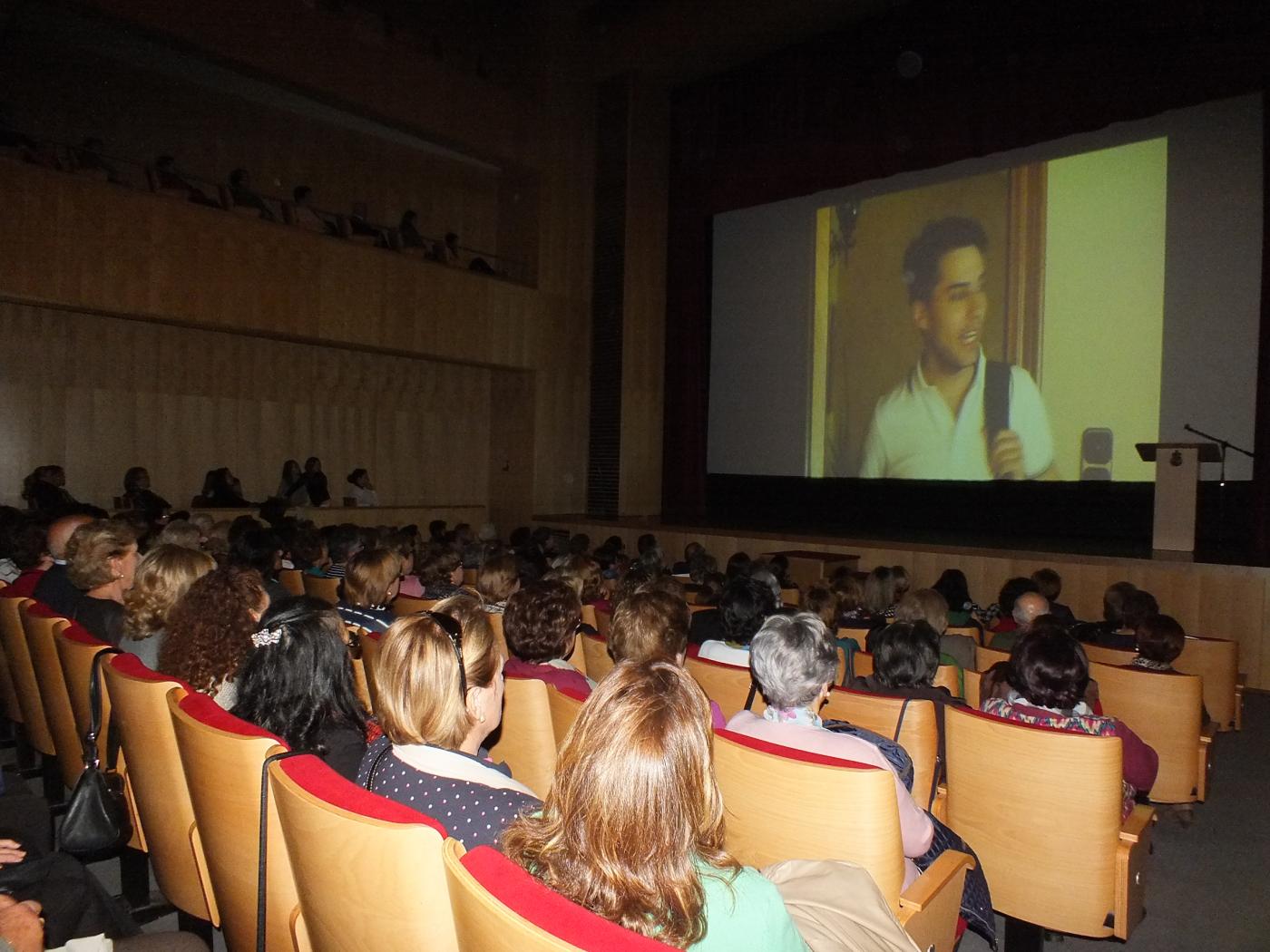Un momento del acto. Un momento del acto.