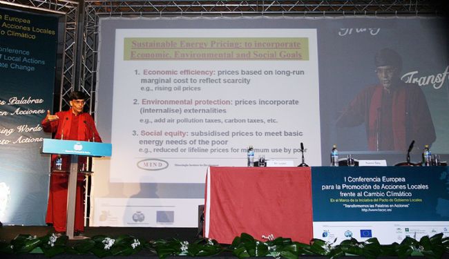 El Premio Nobel de la Paz Mohan Munasinghe aseguró ayer que el cambio climático requiere acciones urgentes. El Premio Nobel de la Paz Mohan Munasinghe aseguró ayer que el cambio climático requiere acciones urgentes.