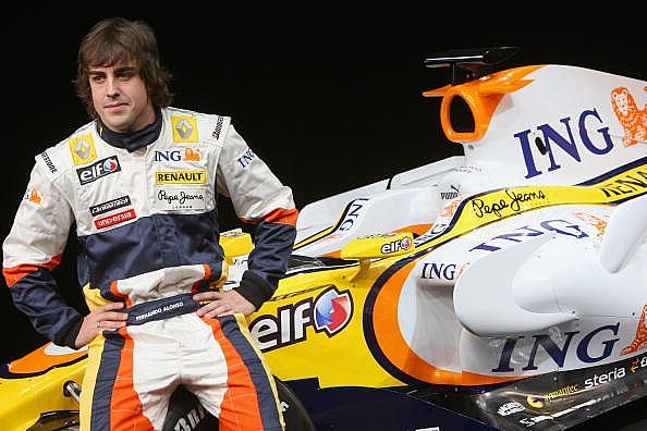 Fernando Alonso cambiará pronto el mono blanco de Renault por el deseado rojo de Ferrari - Fernando Alonso cambiará pronto el mono blanco de Renault por el deseado rojo de Ferrari -