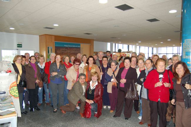 Una foto de familia de los participantes en la actividad del Centro de Visitantes. Información Una foto de familia de los participantes en la actividad del Centro de Visitantes. Información