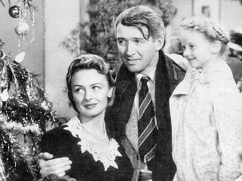 James Stewart (George Bailey) junto a su esposa y su hija, ante el árbol de navidad, en el final de Qué bello es vivir - James Stewart (George Bailey) junto a su esposa y su hija, ante el árbol de navidad, en el final de Qué bello es vivir -