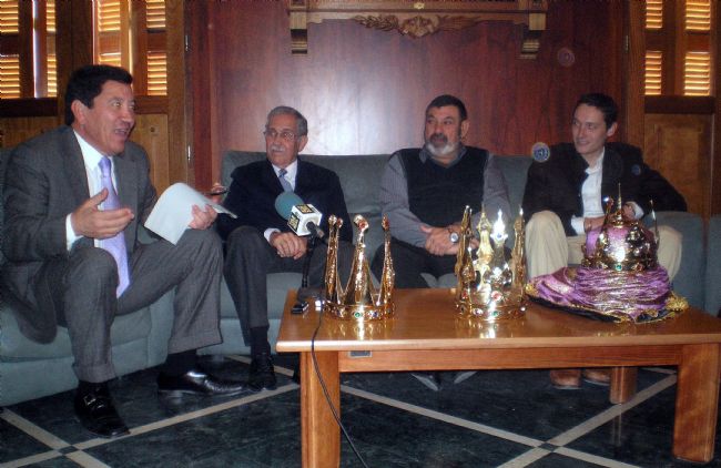 El alcalde conversa con los Reyes Magos Paco López El alcalde conversa con los Reyes Magos Paco López