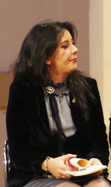 La psicóloga y cantaora sanluqueña se pasó la mayor parte de la ceremonia emocionada por este homenaje. Raúl J. Bustillos La psicóloga y cantaora sanluqueña se pasó la mayor parte de la ceremonia emocionada por este homenaje. Raúl J. Bustillos