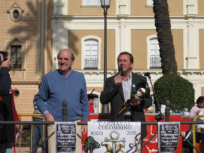 Rodríguez Nevado y Pedro Rodríguez en el acto de entrega de los premios de Huelva Tiene Carnaval. Rodríguez Nevado y Pedro Rodríguez en el acto de entrega de los premios de Huelva Tiene Carnaval.