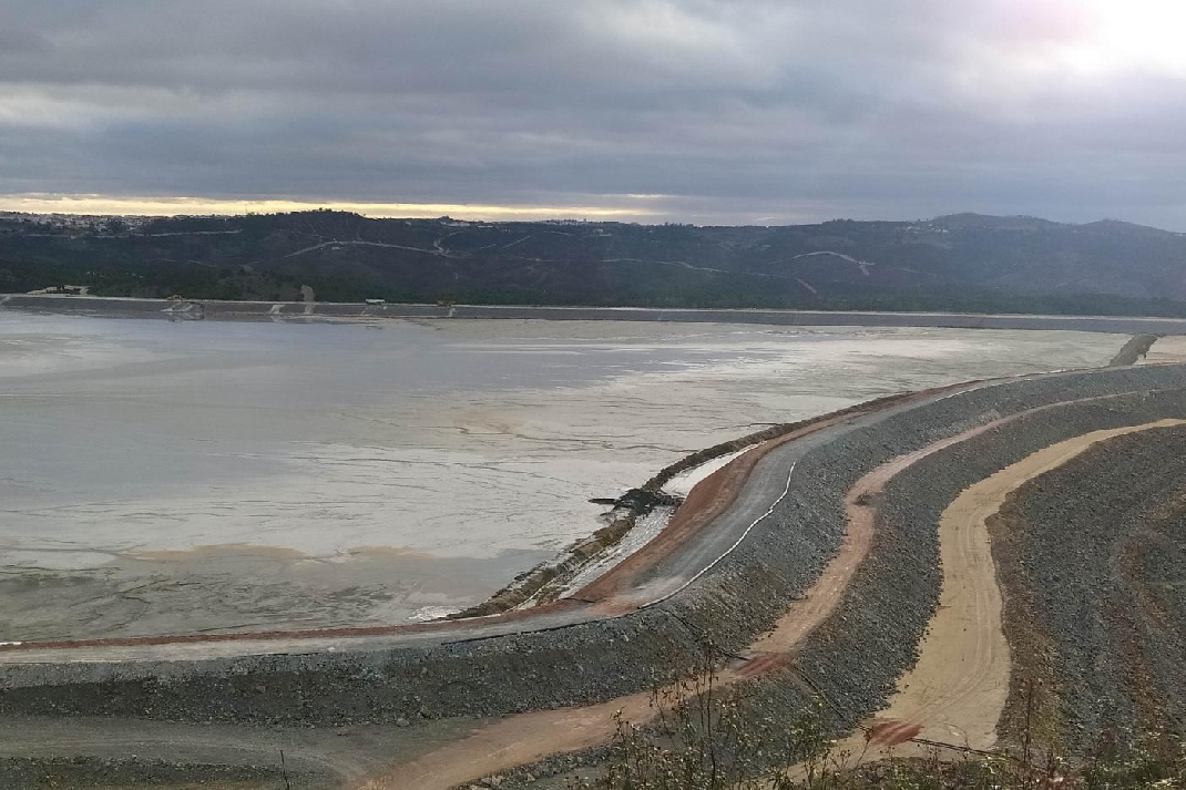 La Junta mantiene su propuesta de autorizar que se amplíe la presa minera de Riotinto