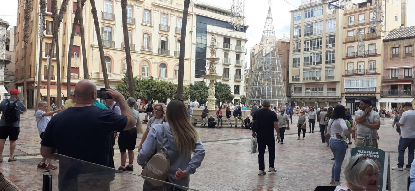Coto a las despedidas en Málaga: ni desnudos ni tampoco con genitales en la cabeza 