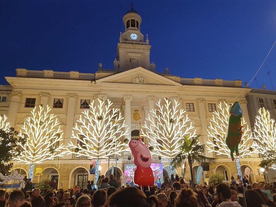 Multitudinaria despedida del año de los más pequeños en Cádiz 