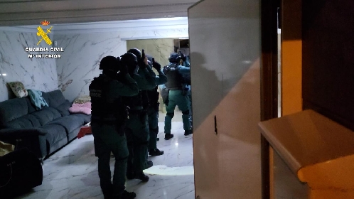 La Guardia Civil detiene a un matrimonio por tráfico de drogas y blanqueo de capitales