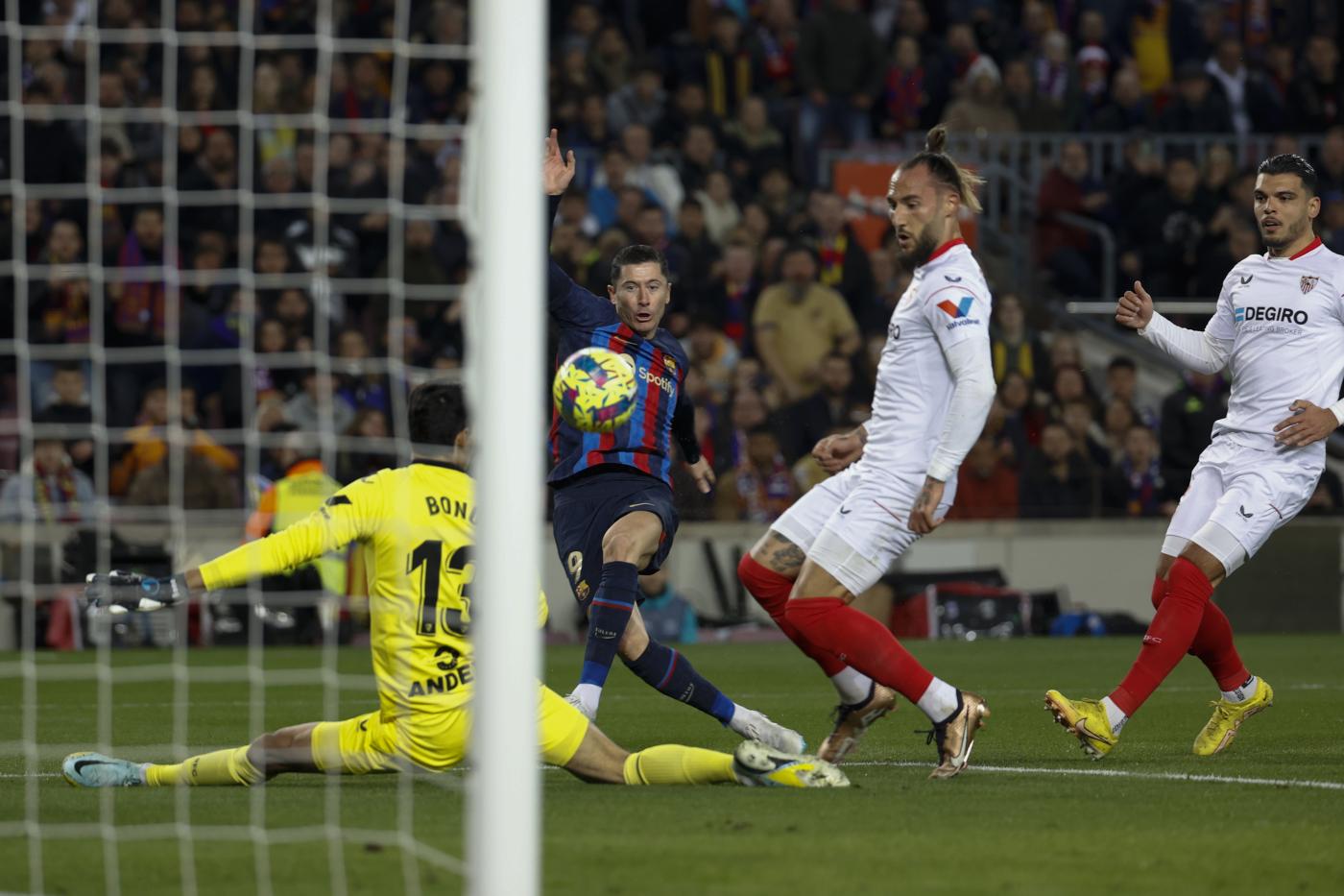 Imagen del Barcelona - Sevilla. efe