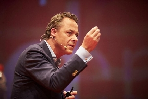 El CEO de UBS subraya que la compra de Credit Suisse aporta 