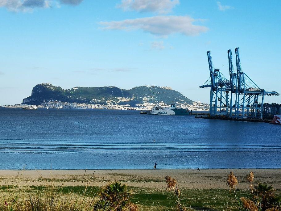 Sale a licitación un trasvase de arena para la playa del Rinconcillo de Algeciras