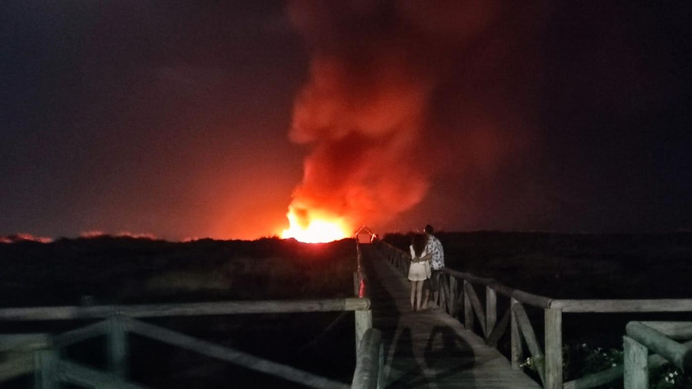 Incendio en la playa de Zahara de los Atunes. A.I.
