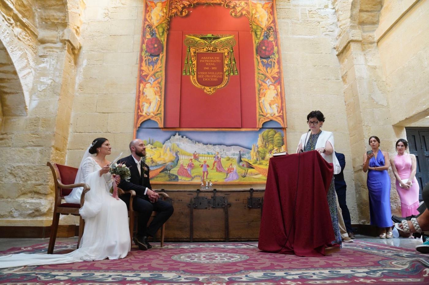 Inés Arco, oficiando la boda de Silvia y Charles.  PPH