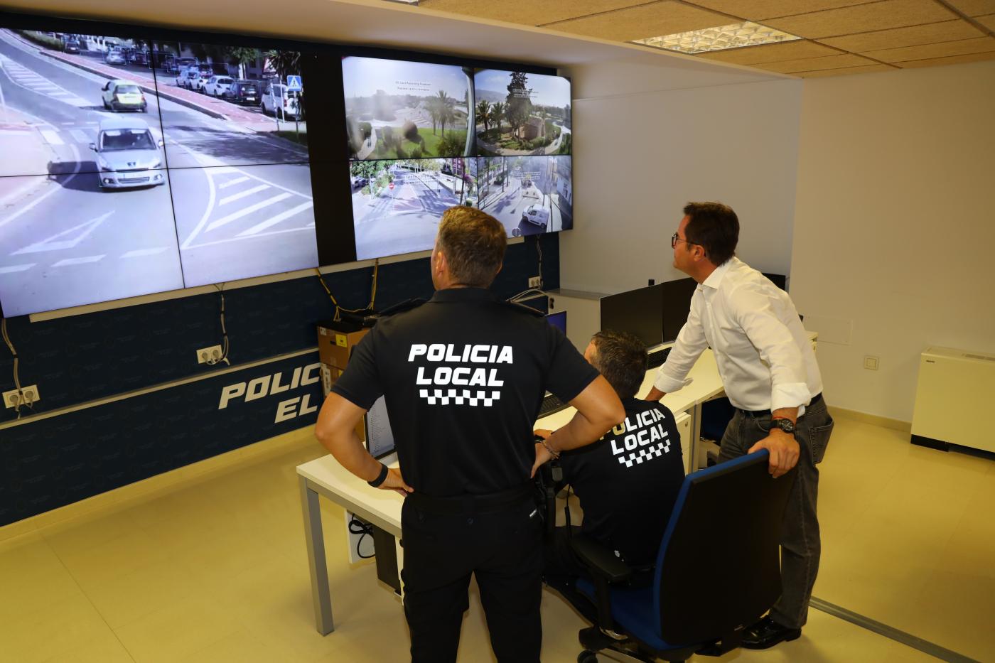 El alcalde supervisando el dispositivo. AYTO EL EJIDO