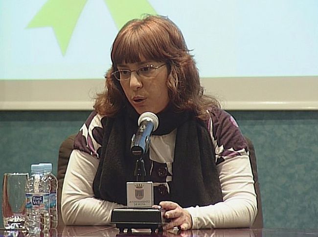 La delegada de Participación Ciudadana, María de los Ángeles Sánchez, animó a seguir luchando contra el cáncer. Información