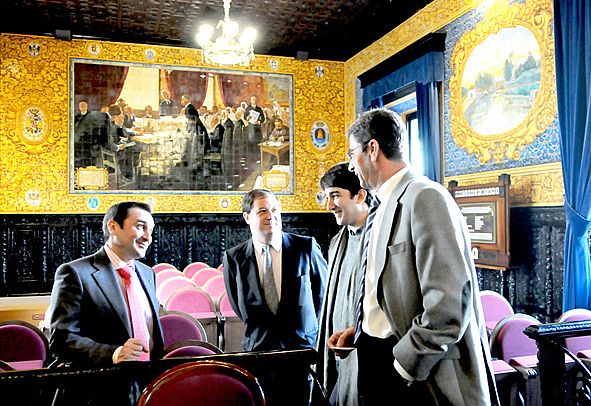 Sanz Aparicio, junto a Herrera, Duque y Montesinos, en el salón de plenos del Ayuntamiento de Algeciras Faro