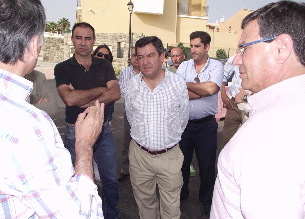 Junto a Loaiza han visitado la variante los alcaldes de Tarifa y Barbate, y el presidente de la ELA Gema López