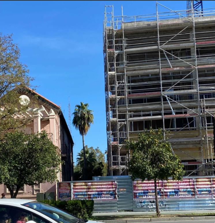 La Casa Rosa y la estructura del hotel. MJF