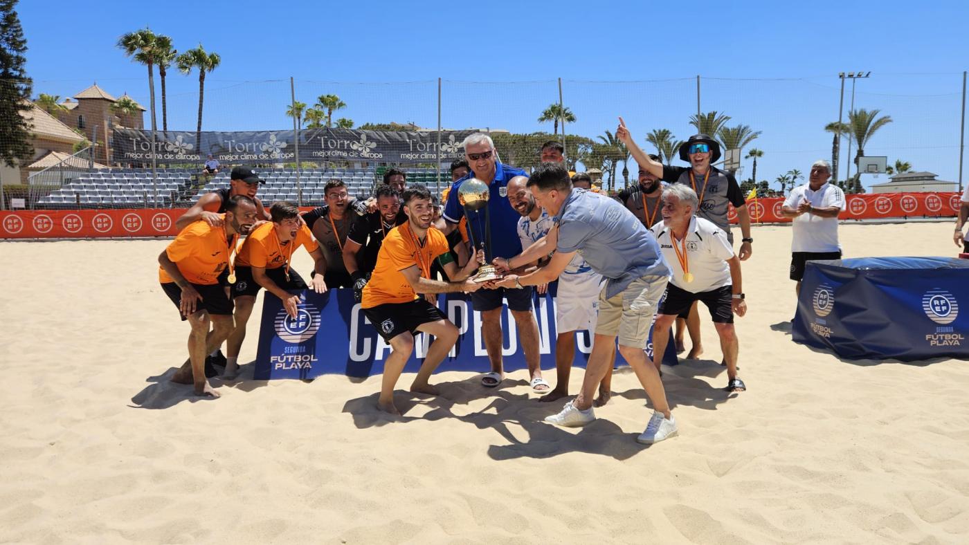 El CD Mentidero Fútbol Playa vuelve a ser de Primera. 
