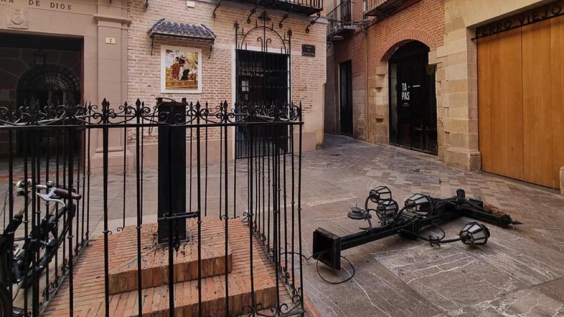 La cruz derribada. Málaga en el corazón / Facebook