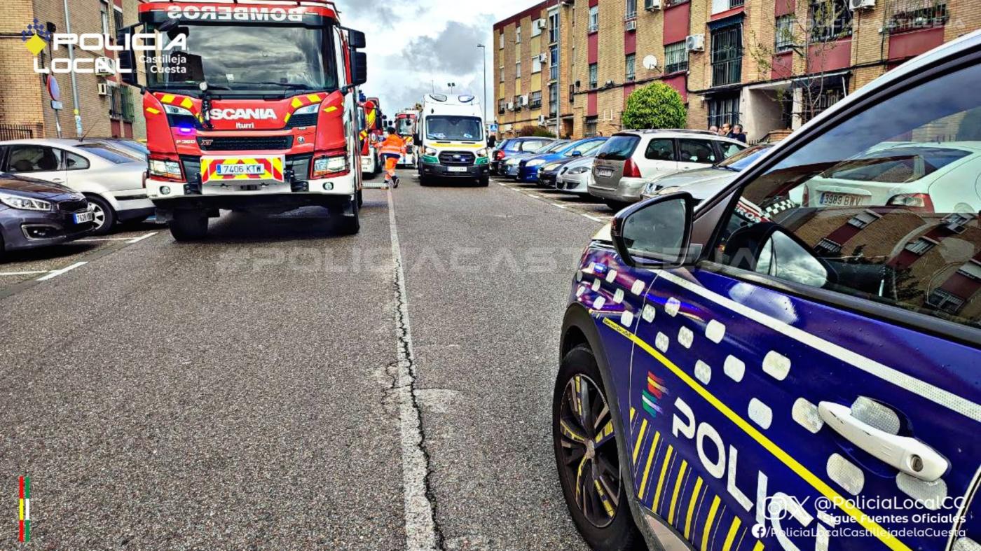 Una mujer muerta y tres heridos en un incendio en un edificio de Castilleja de la Cuesta