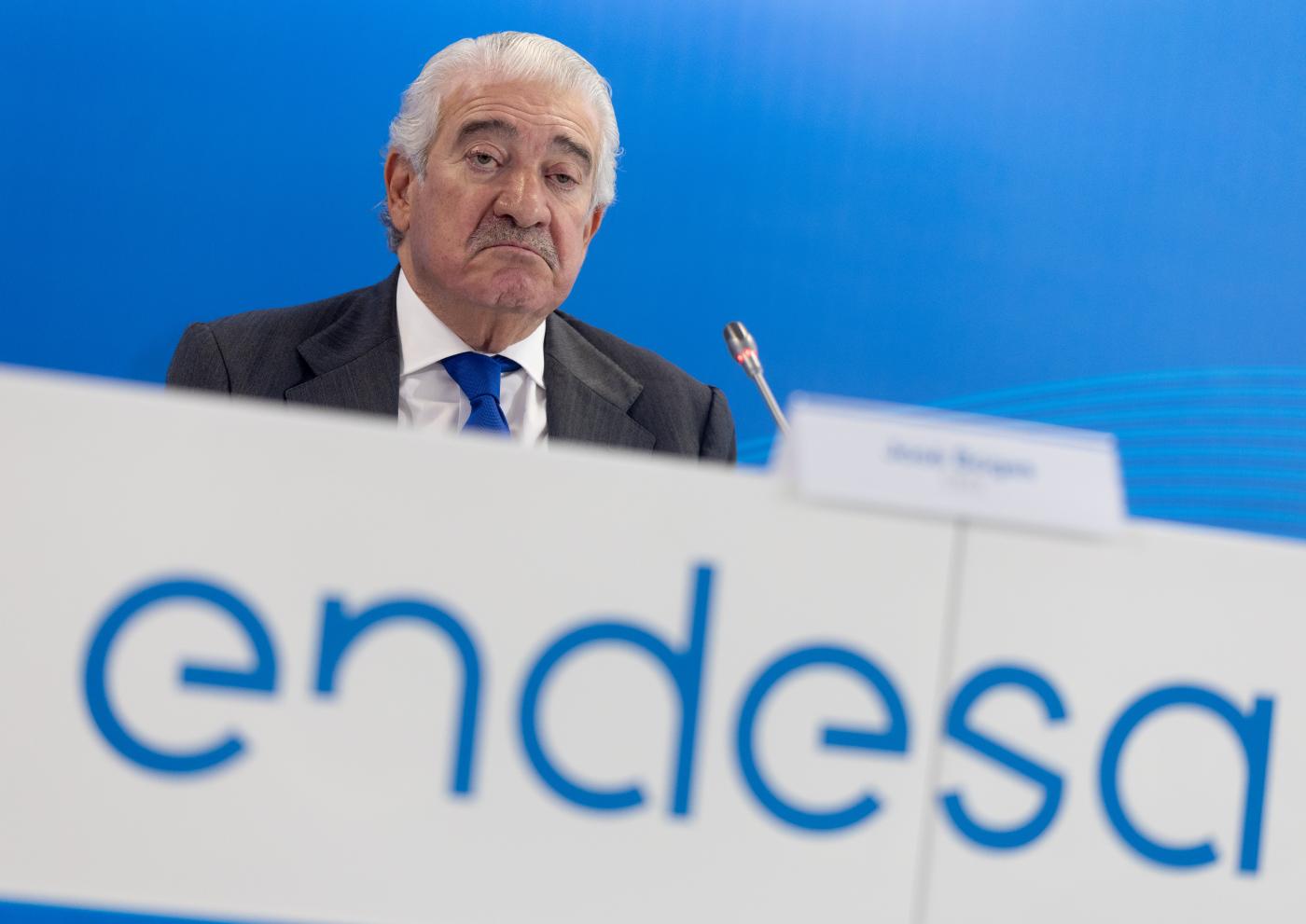 Endesa se expone a una sanción millonaria de la CNMC por irregularidades en los contratos 