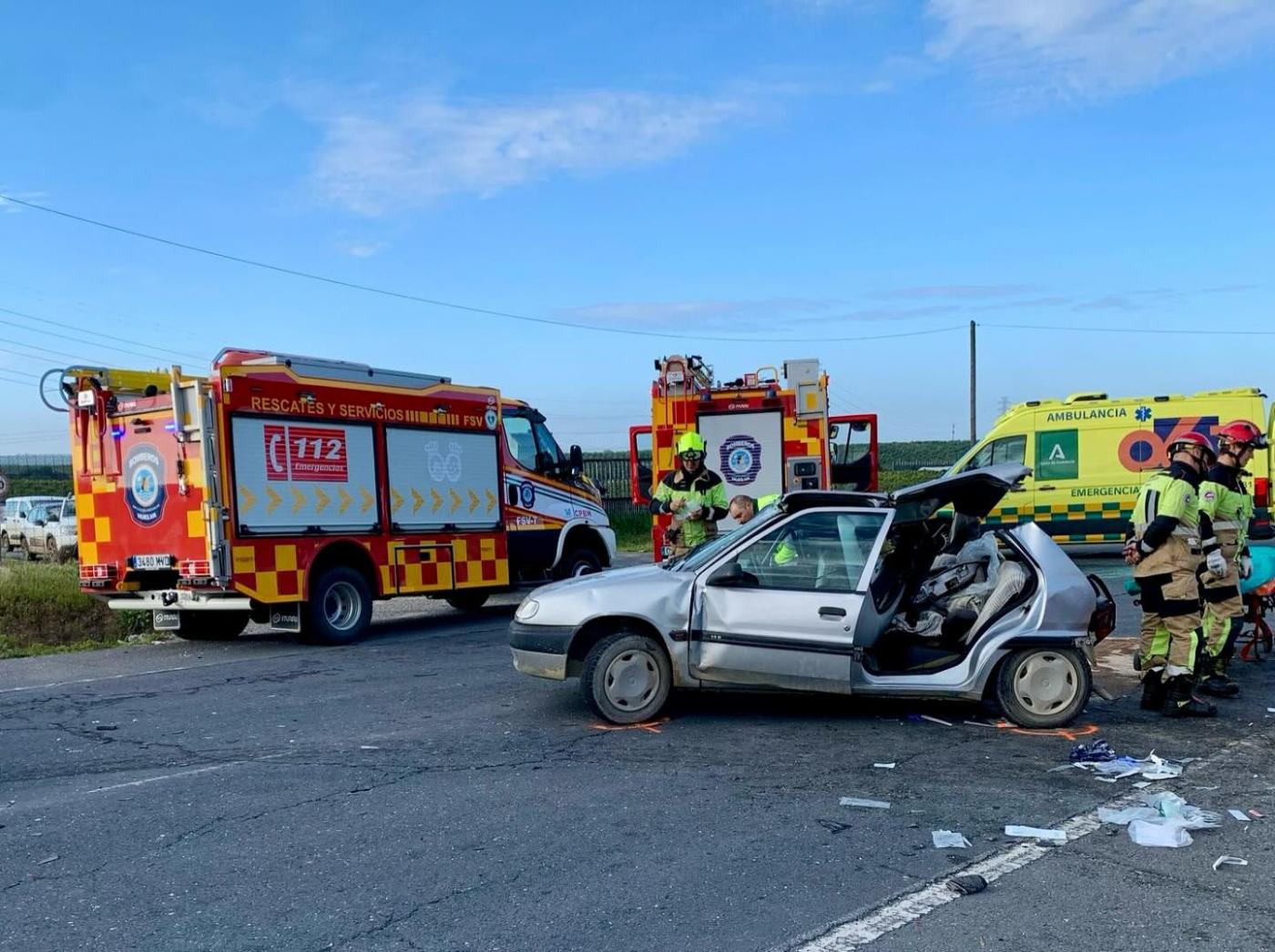 Accidente en Cartaya con 3 personas atrapadas - Consorcio Provincial de Bomberos Huelva