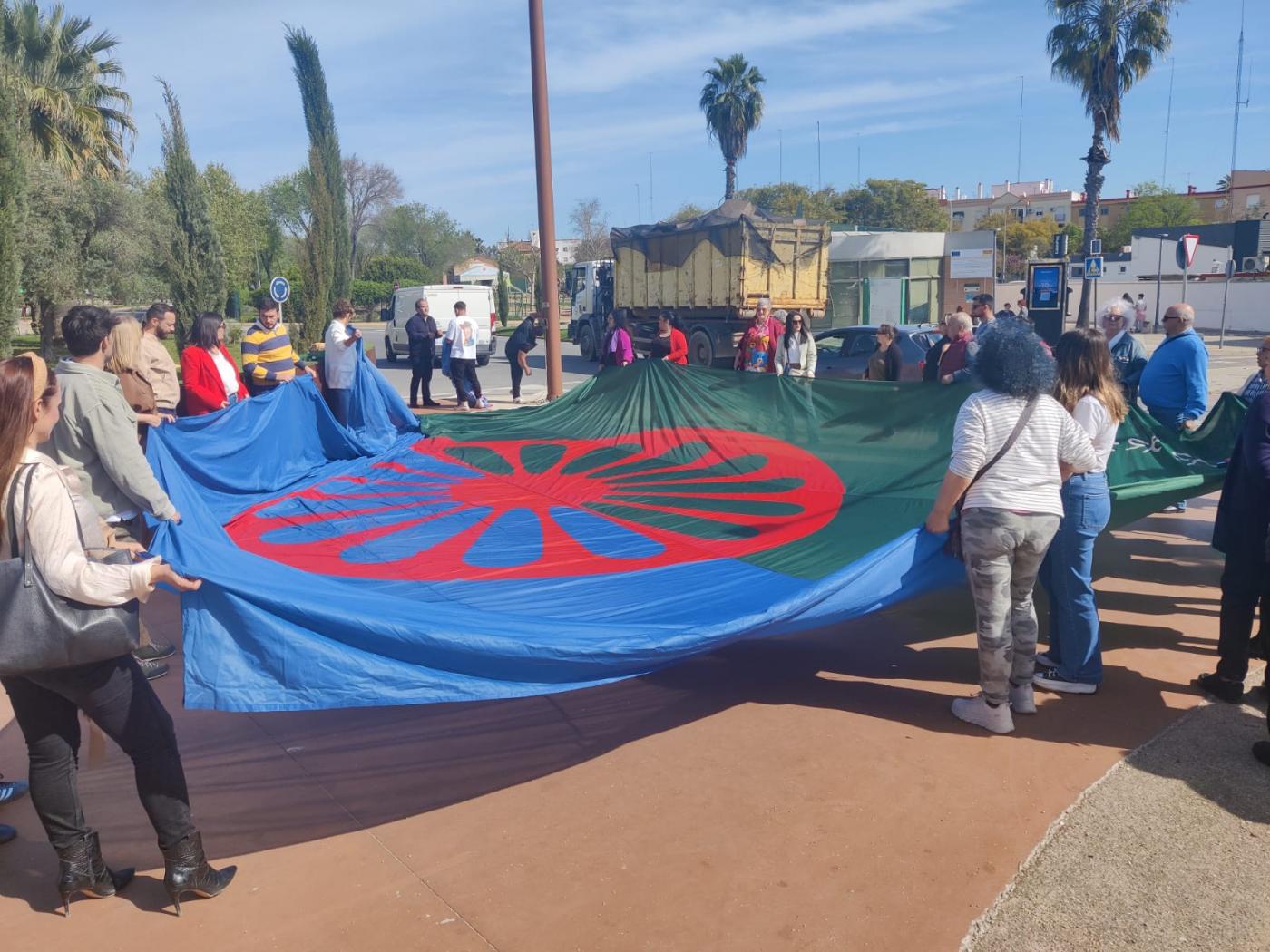 IZADO DE LA BANDERA GITANA. AYTO CAMAS