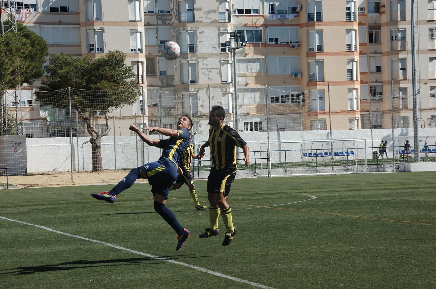 Leo fue clave atrás y adelante. J.F.C.