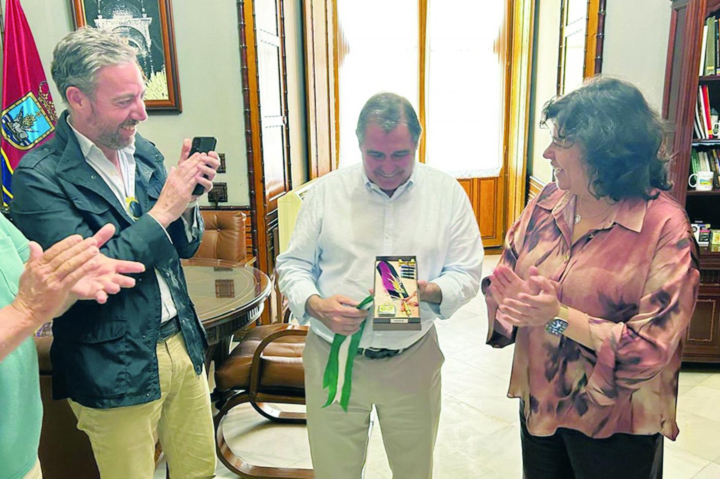 Antonio Rodríguez Llovet recibe el merecido reconocimiento - AI