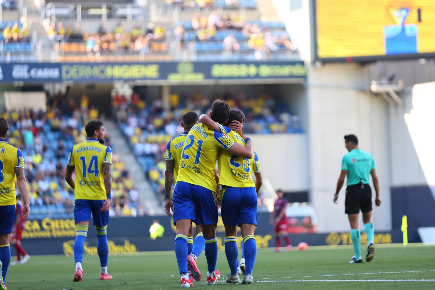 Cádiz-Huesca. Trekant Media