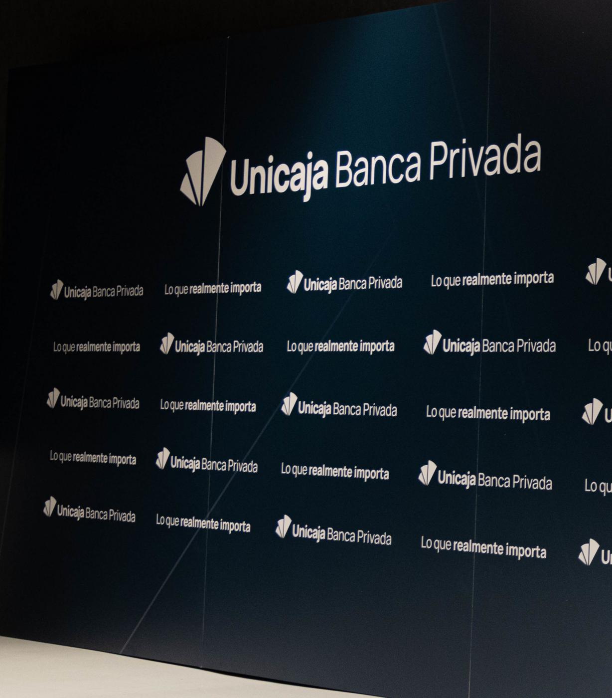 Unicaja Banca Privada. U.C.