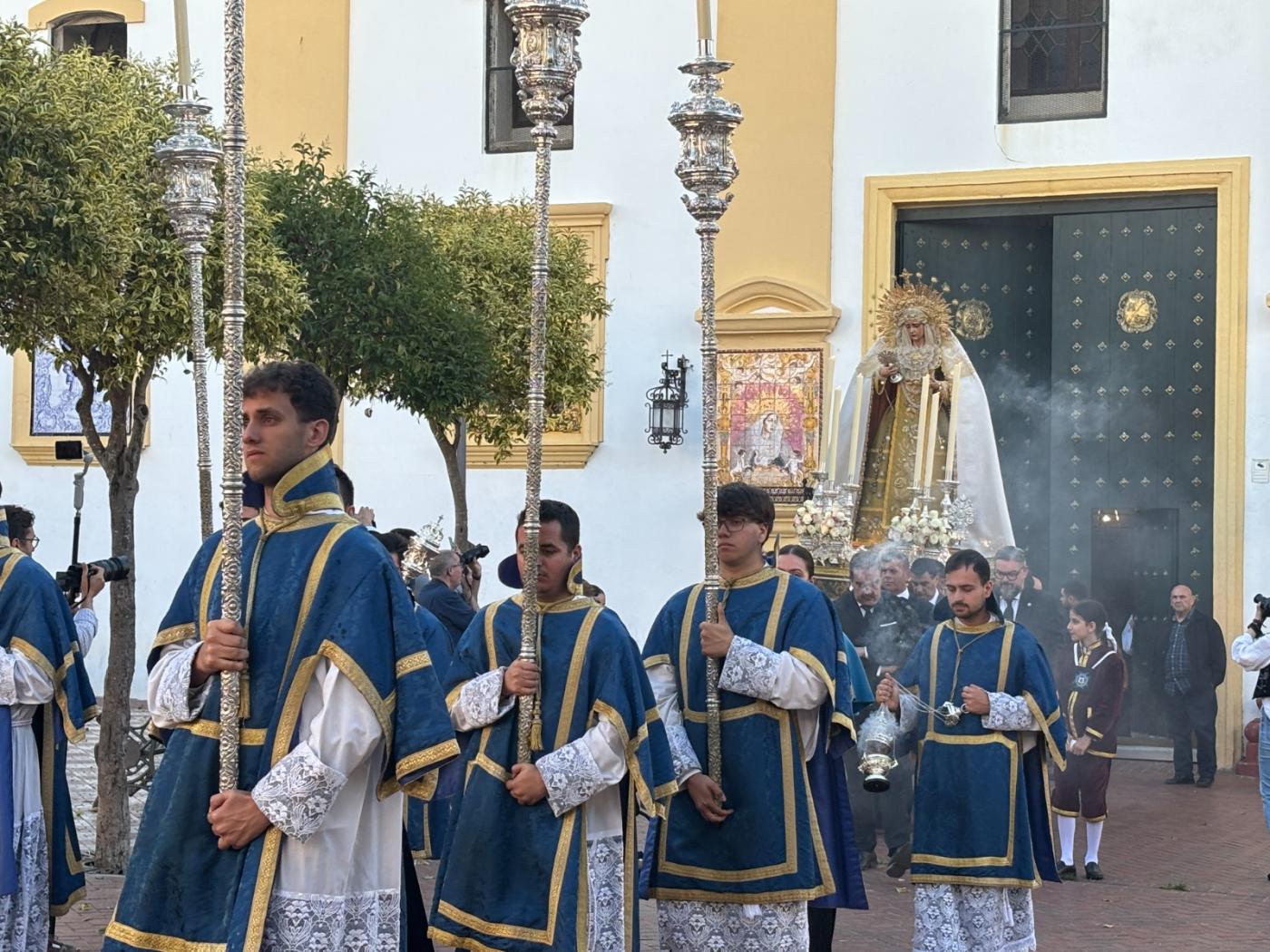 San Fernando Conmemora el 50 Aniversario de la Virgen de la Piedad con un Solemne Traslado Extraordinario