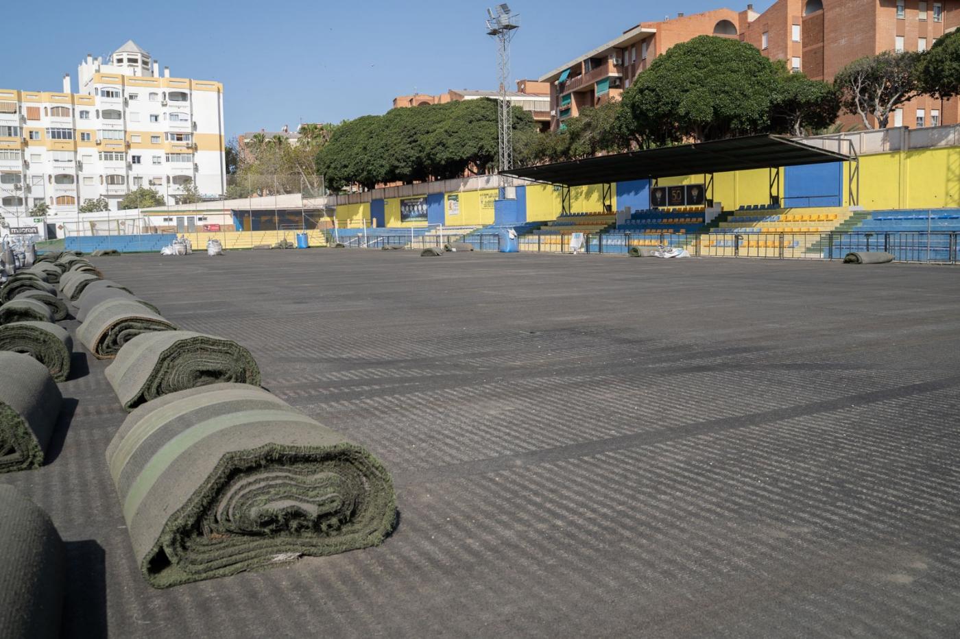 Comienza la renovación total del césped del Estadio Francisco Alarcón Isco