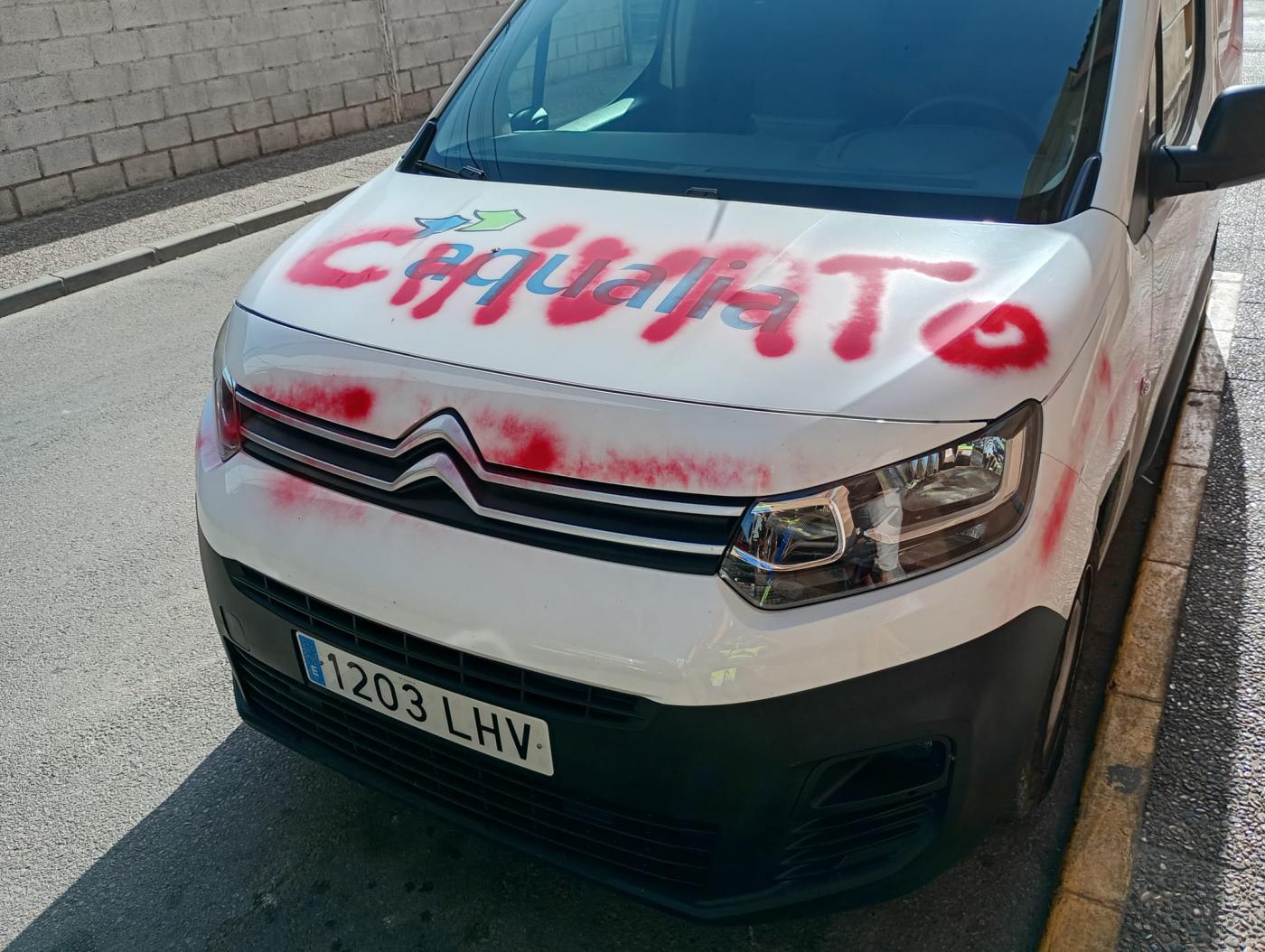 Vehículo vandalizado del operario - A.I.