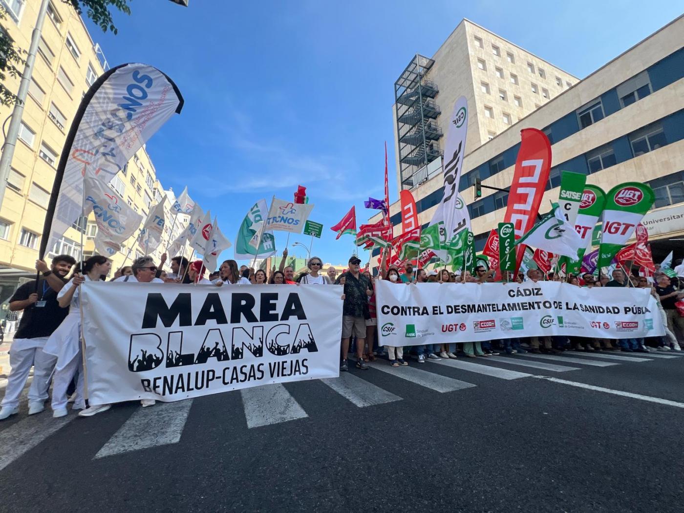 Los manifestantes cortaron durante unos minutos la avenida.  - D.M.