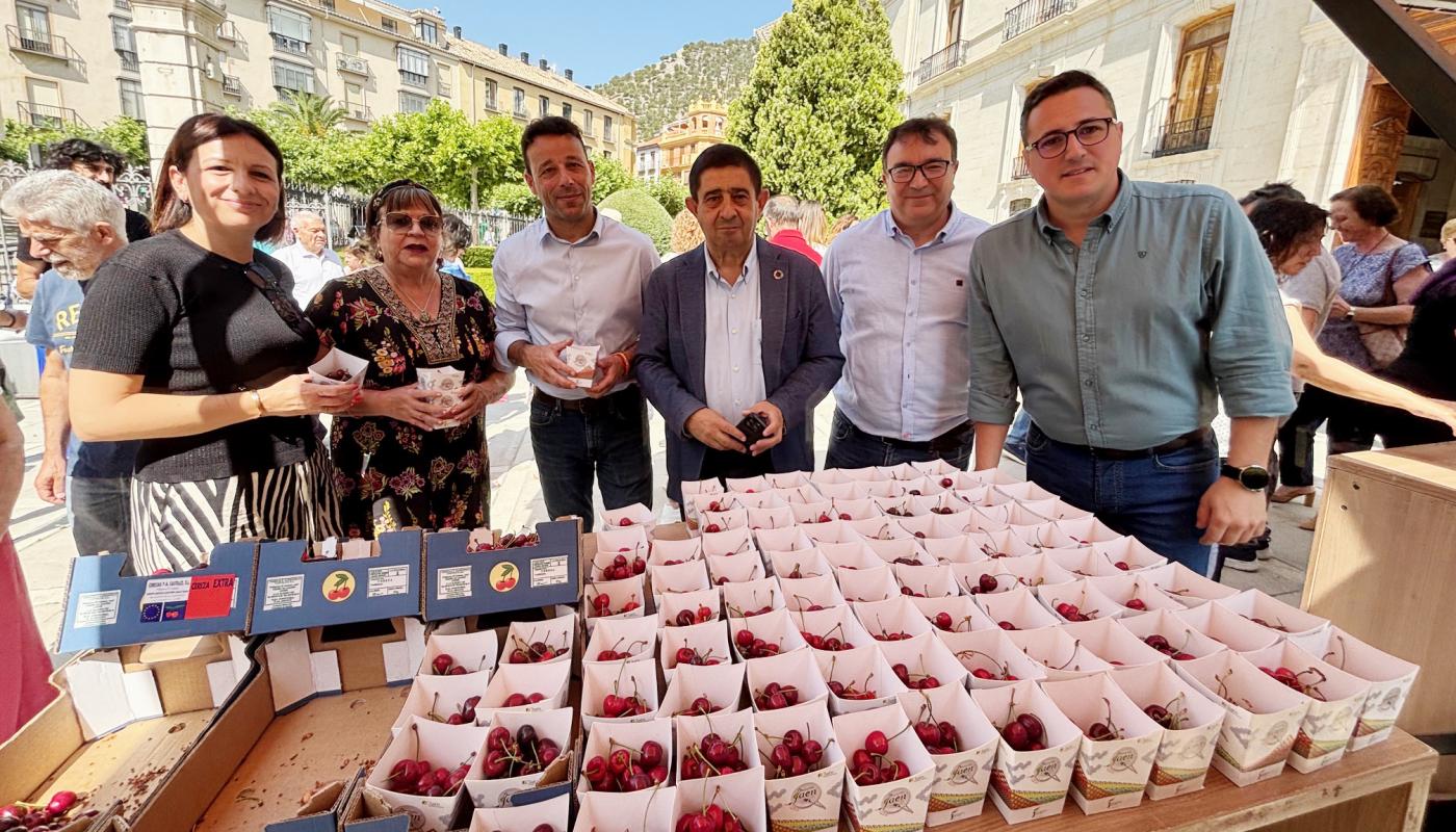 La cereza de la Sierra Sur y Sierra Mágina se promocionan en Jaén