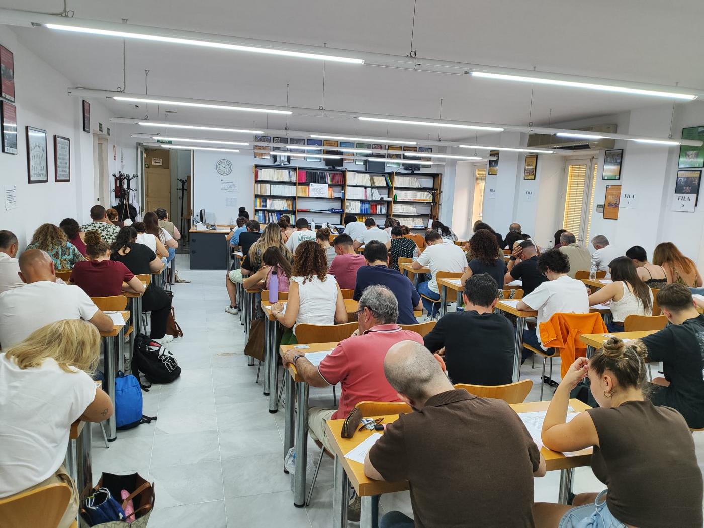 Uno de los exámenes de la UNED de Cádiz.  - VIVA