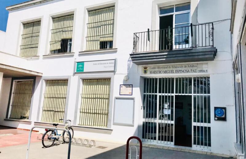 La Escuela de Adultos ‘Miguel Espinosa Pau’ prepara su primer mercadillo solidario