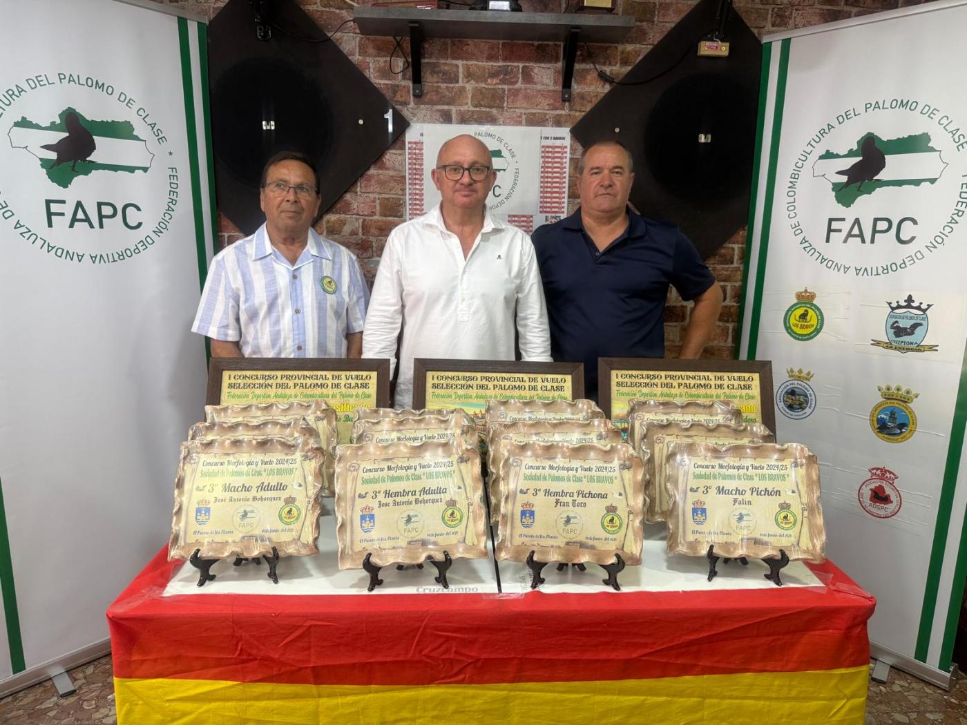 Entregados los premios de colombicultura