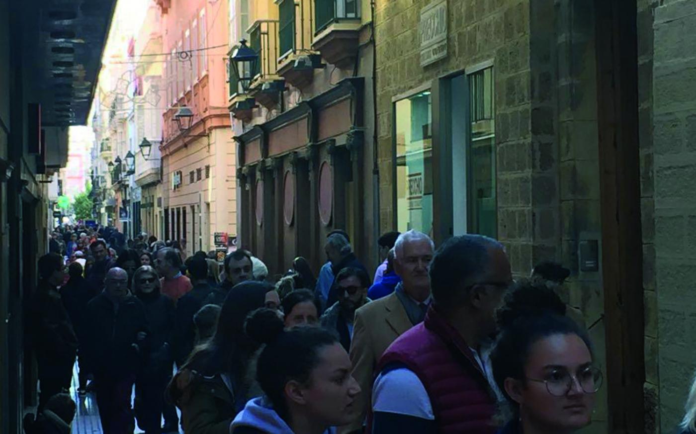 El comercio del centro de Cádiz vive nueva etapa de barajas arriba pese a los obstáculos