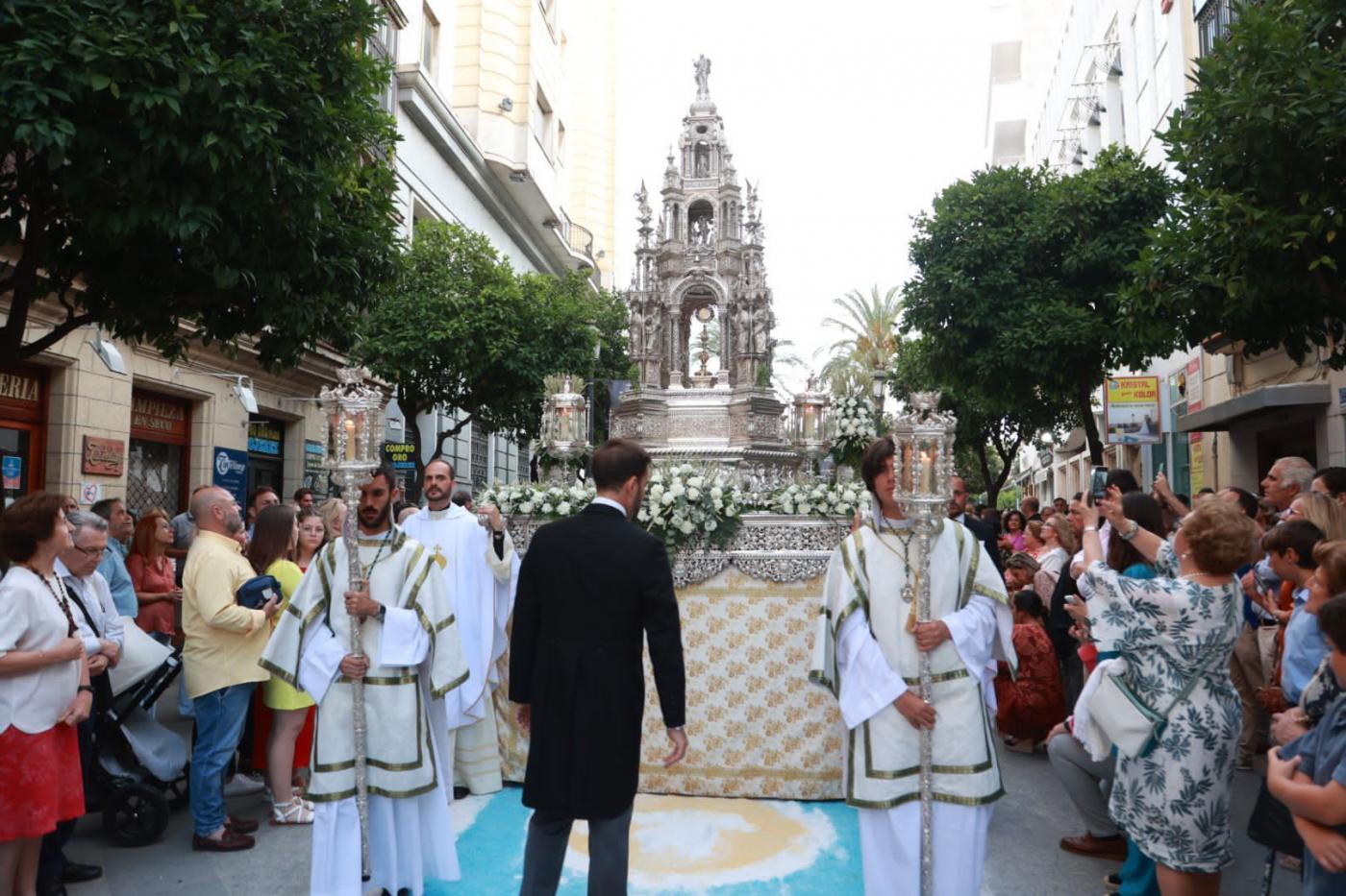 El Corpus de Jerez, con costaleros y final en San Miguel