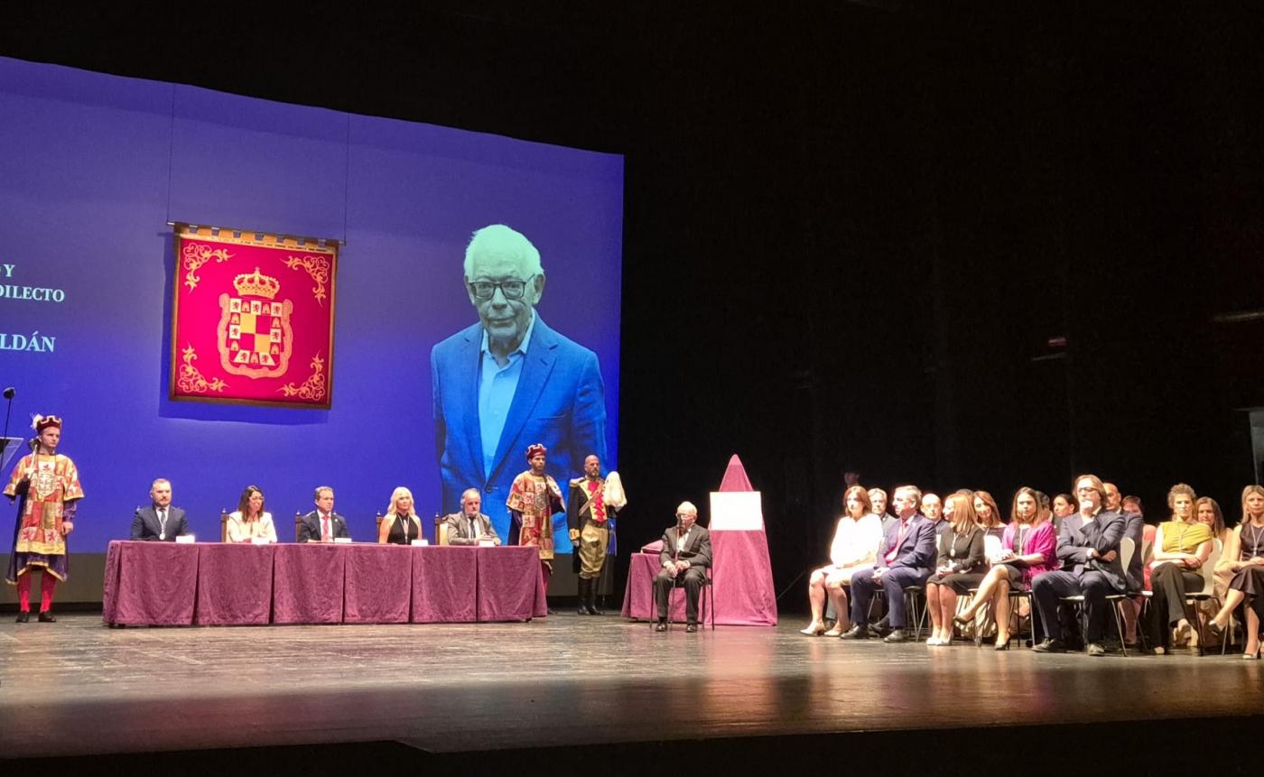 Luis Berges recibe la Medalla de Oro de la Ciudad. - Viva Jaén.