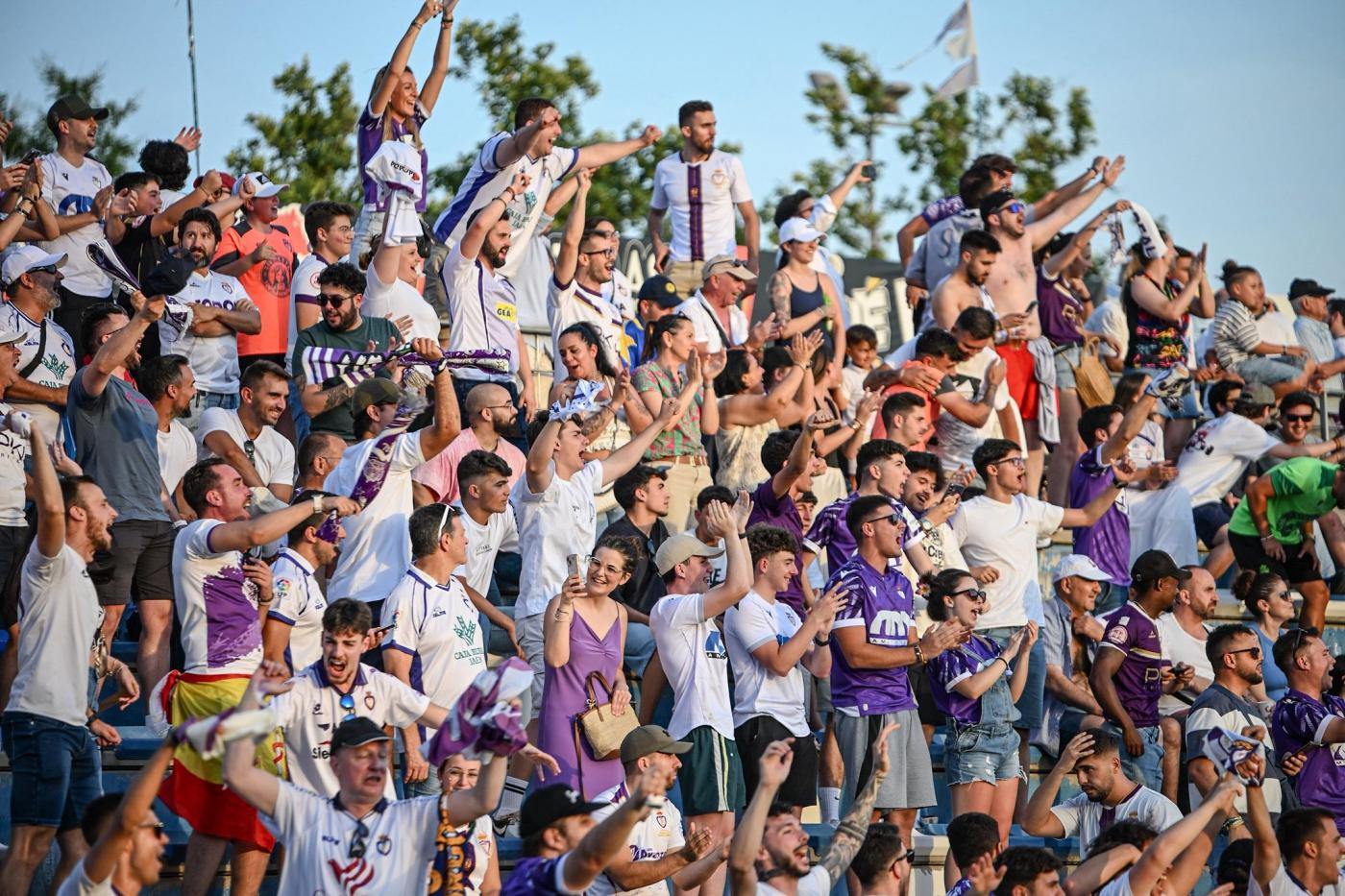 Aficionados del Real Jaén, en Sevilla.  - Miranda López
