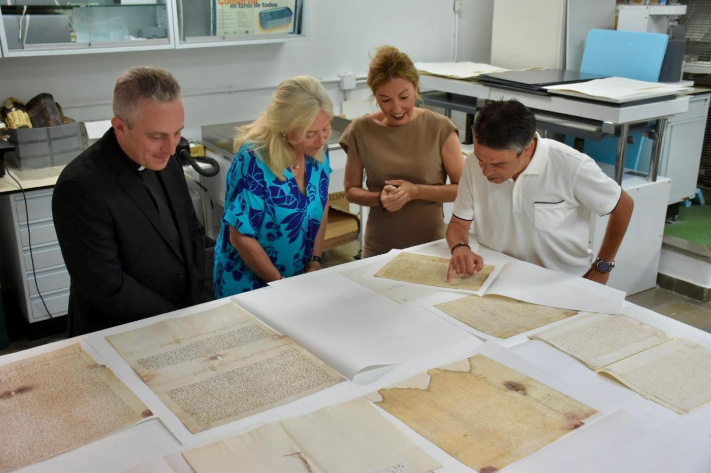 La Diócesis de Jerez recupera diez pergaminos de los siglos XIV y XV