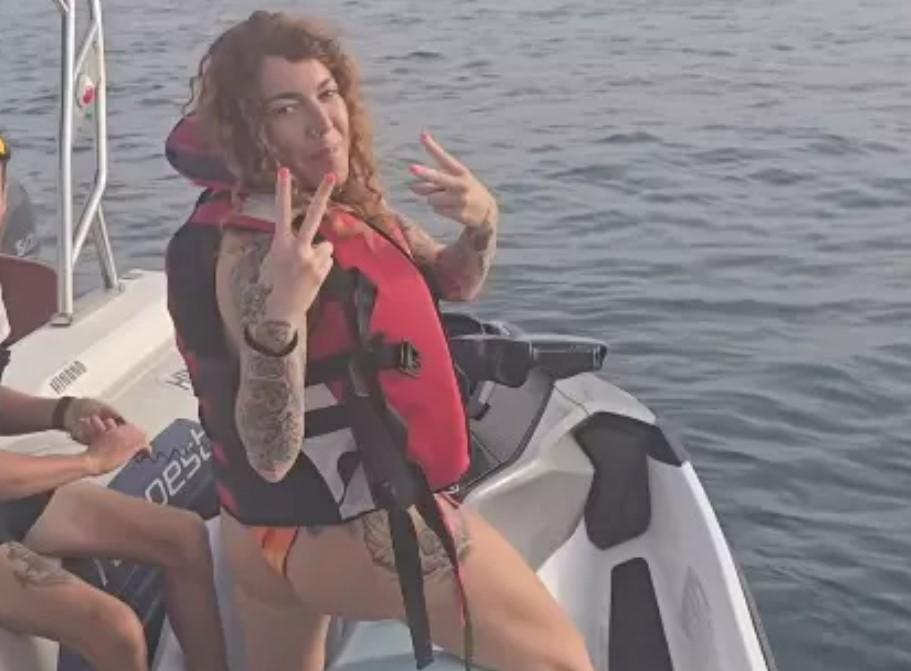Sofía Cristo presume de cuerpo en bikini en un plan muy especial con amigos 