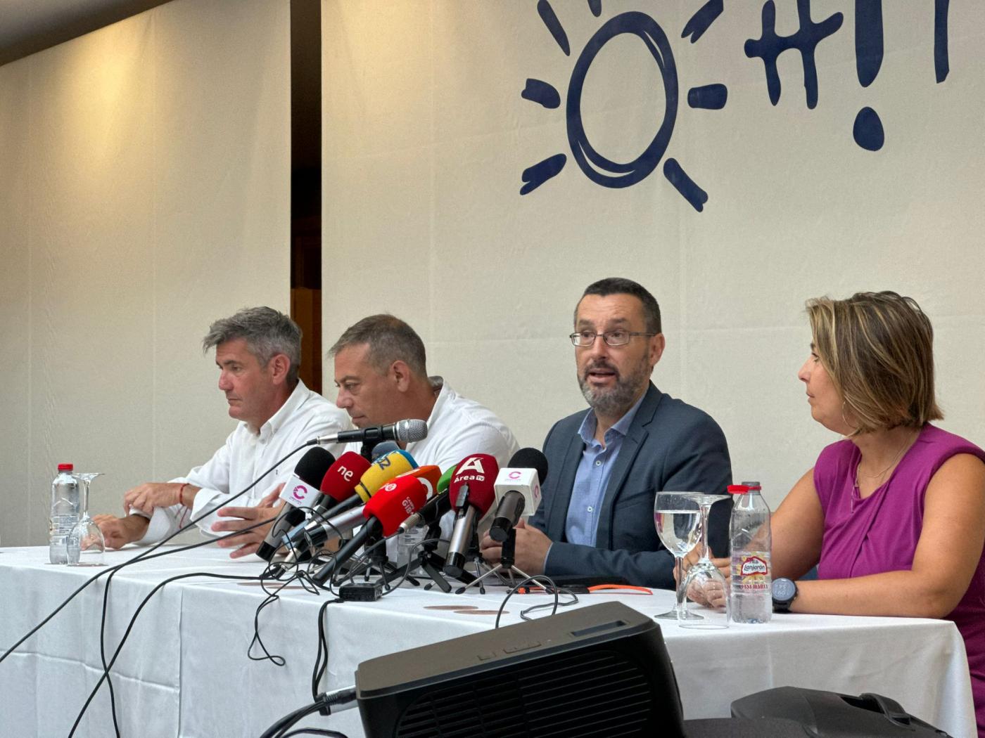 Un momento de la rueda de prensa ofrecida hoy por Juan Franco - A.I.