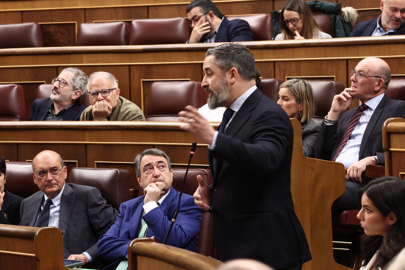Abascal se va del hemiciclo sin escuchar la respuesta de Pedro Sánchez