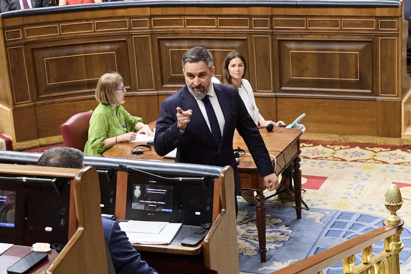 Abascal se va del hemiciclo sin escuchar la respuesta de Sánchez