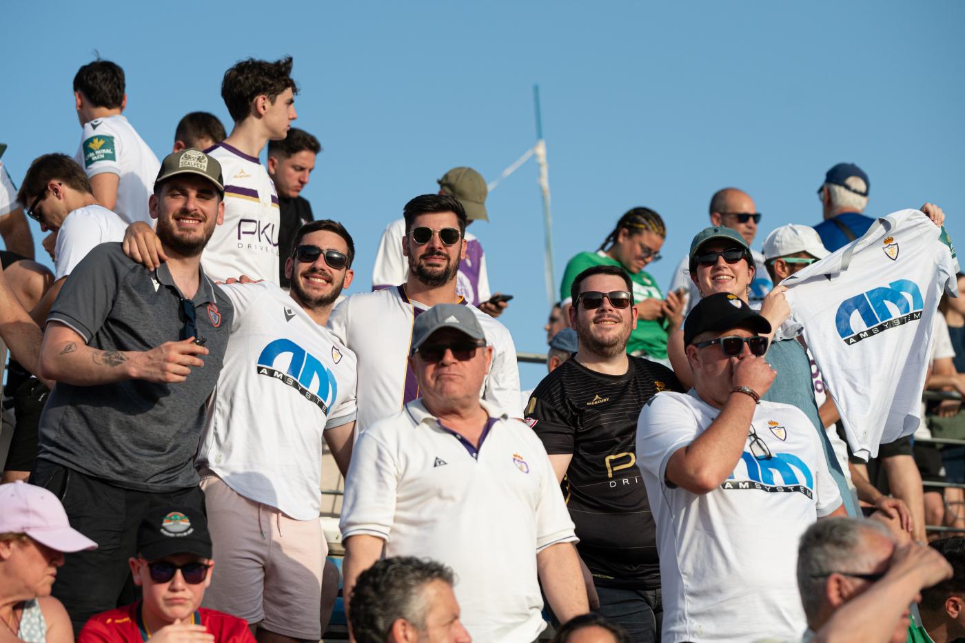 Aficionados del Real Jaén, en el playoff por el ascenso.  - Miranda López.